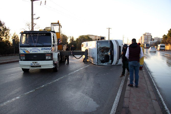 Fabrika İşçilerini Taşıyan Servis Devrildi: 11 Yaralı