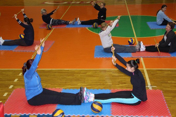 Kuşadası Belediyespor Kadınlar İçin Spor Kursları Düzenliyor