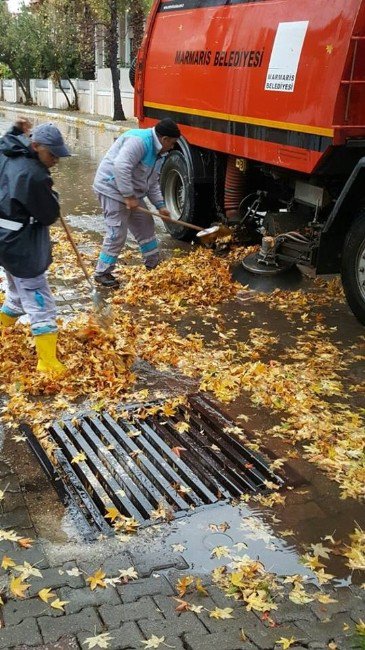 Marmaris’te Şiddetli Fırtına Hasarsız Atlatıldı