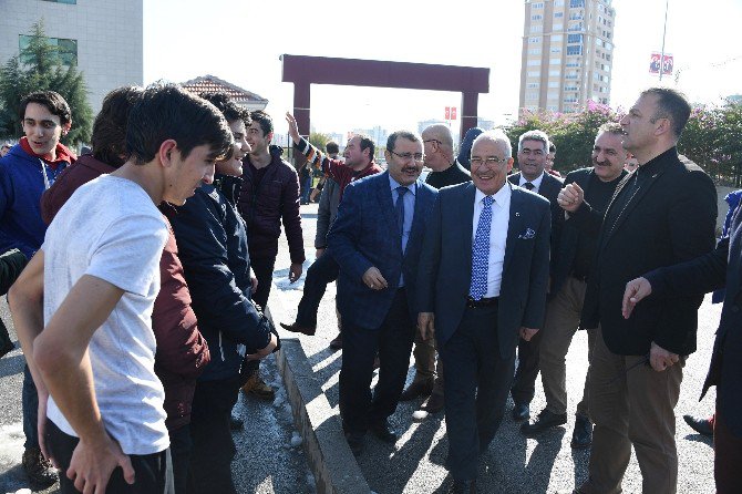 Kent Merkezinde Kar Gören Mersinliler, Kartopu Oynadı