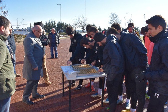 Başkan Eşkinat’tan Tekirdağsporlu Futbolculara Baklava Dopingi