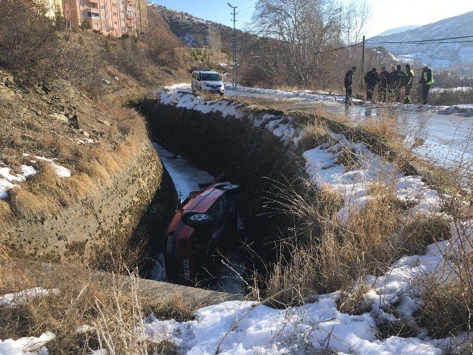 Tokat’ta Otomobil Sulama Kanalına Devrildi: 2 Yaralı