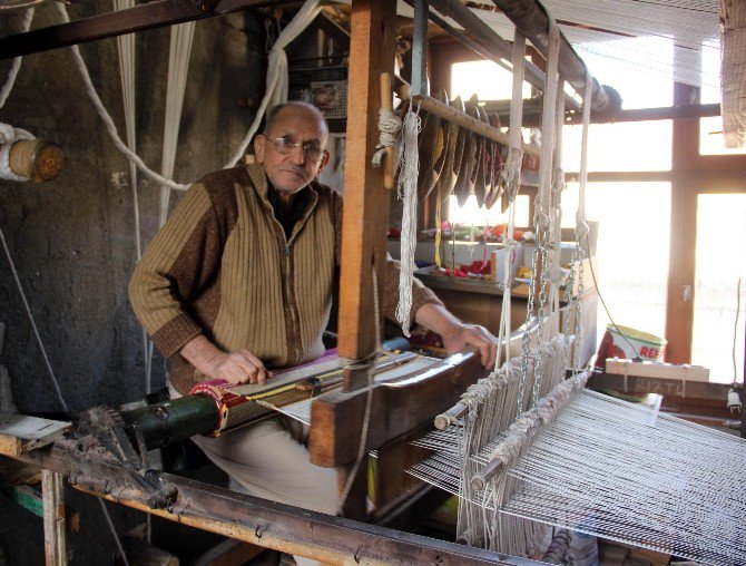 12 Metrekareden Dünyaya Açılan Kilim