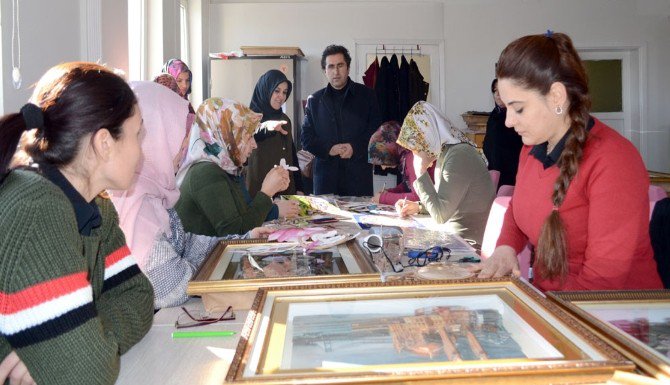 Başkan Hakan’dan El Sanatları Kursuna Ziyaret