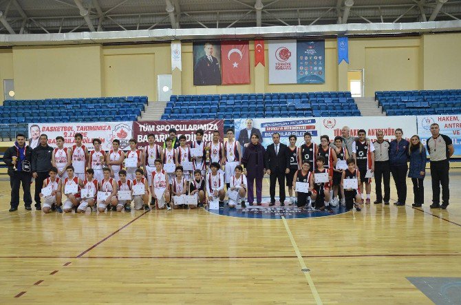 Bilecik’te Okul Sporları Basketbol Ve Voleybol Müsabakaları Sona Erdi