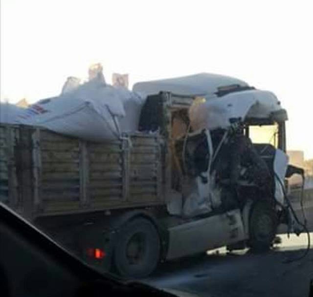 Bozüyük’te Çarpışan Tırlar Trafiği Kapattı