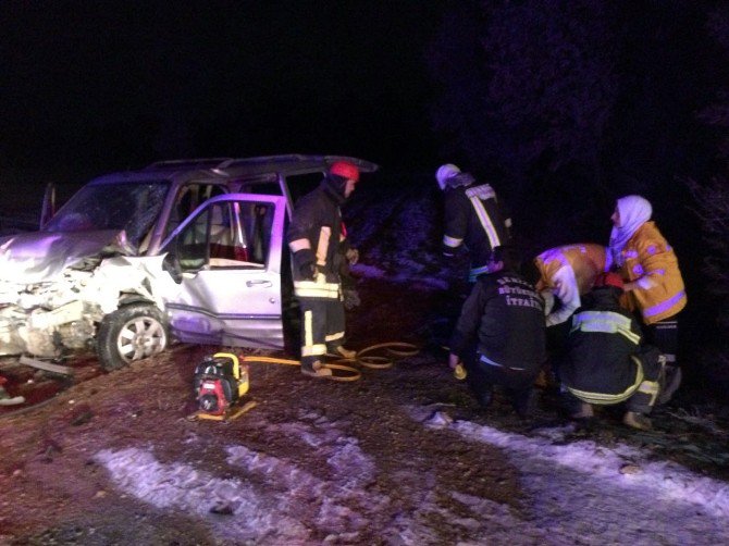 Denizli’de Trafik Kazası: 3 Ölü, 5 Yaralı