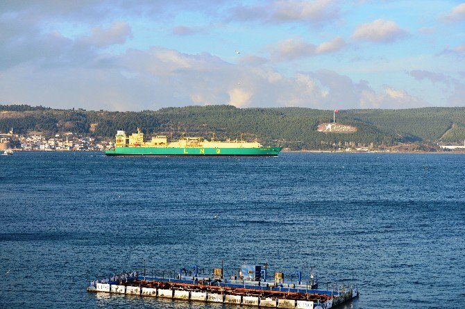 Doğalgaz Tankeri Çanakkale Boğazı’nı Kapattı