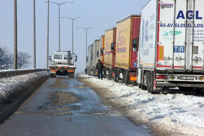 Kapıkule’de ‘Kar’ Kuyruğu Erimiyor