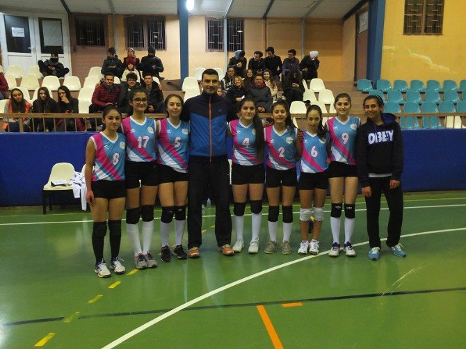 İdmanyurdu Spor Voleybol Yıldız Kızlar Takımı Galibiyetle Başladı