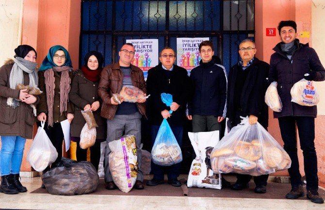 Öğrenciler Sokak Hayvanlarına Duyarsız Kalmadı