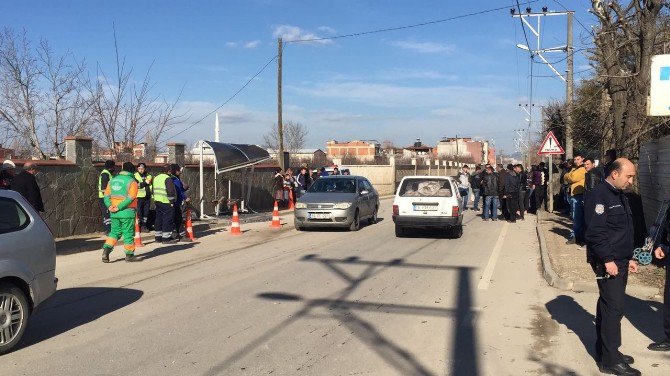 Bursa’da Otomobil Otobüs Durağına Daldı: 8 Yaralı