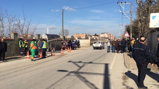 Bursa’da Otomobil Otobüs Durağına Daldı: 8 Yaralı