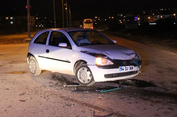 İki Otomobil Kafa Kafaya Çarpıştı: 3 Yaralı