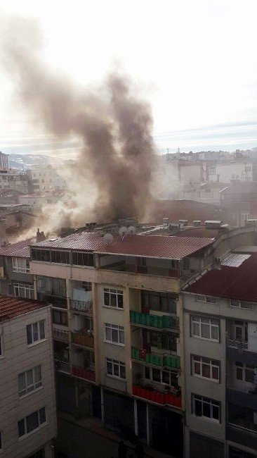 Araçları Elleriyle İterek İtfaiyeye Yol Açtılar