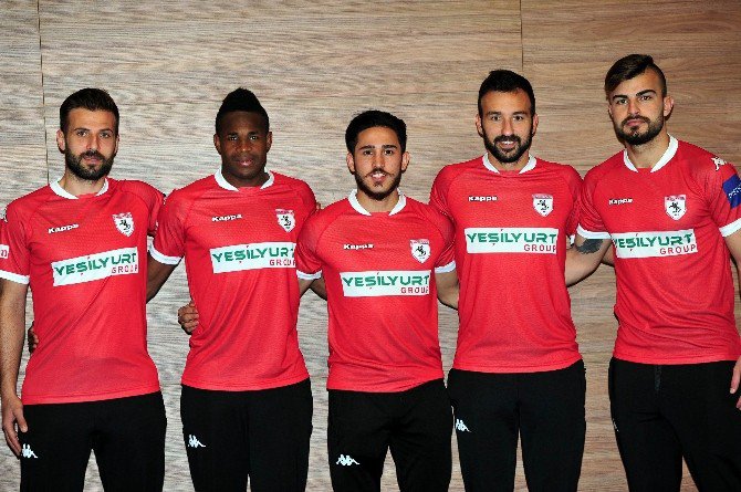 Samsunspor 5 Futbolcuyla Sözleşme İmzaladı