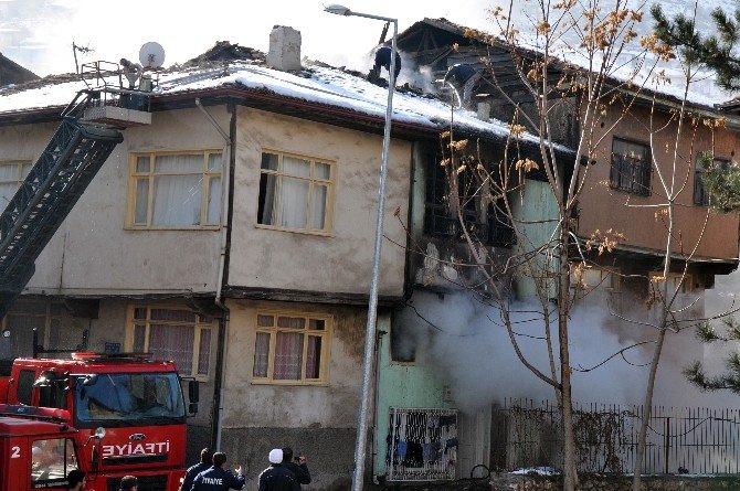 Suriyeli Ailenin Kaldığı Evde Yangın