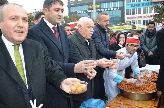 Malatya Ülkü Ocakları Lokma Dağıttı