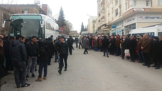 Besni’de Umreciler Kutsal Topraklara Uğurlandı