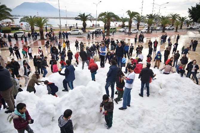 Alanya’da Denize Sıfır Kartopu Savaşı