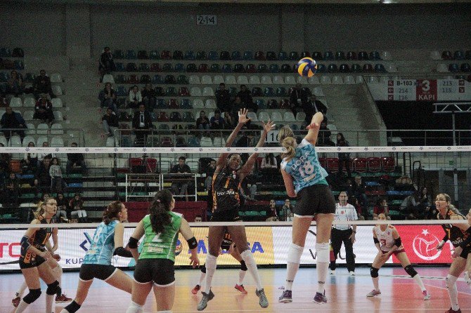 Bursa Büyükşehir Belediyespor Kupa Voley’de Yarı Finale Yükseldi