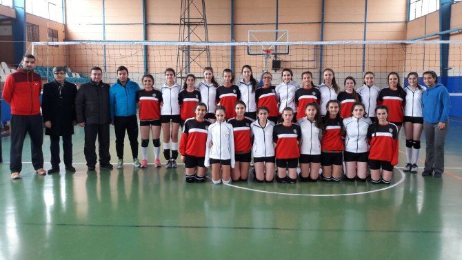 İdmanyurdu Spor Voleybol Genç Kızlar Takımı Galibiyetle Başladı