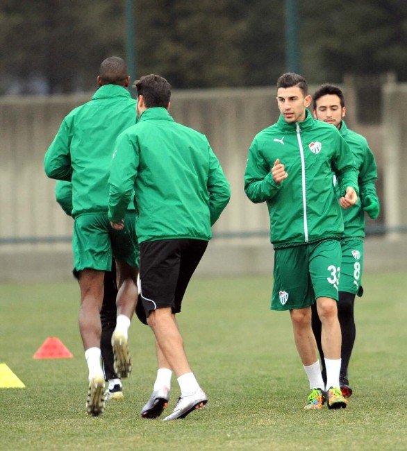 Bursaspor’un Yeni Transferleri İlk Antrenmanlarına Çıktı