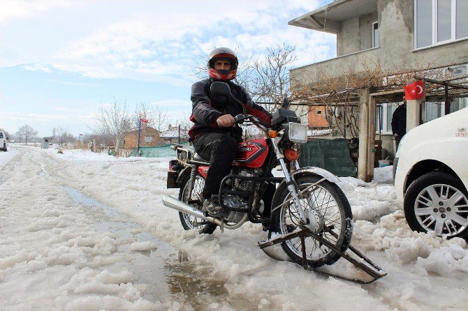 Karda İşe Gidemeyince Kendi Kızak Motorunu Yaptı