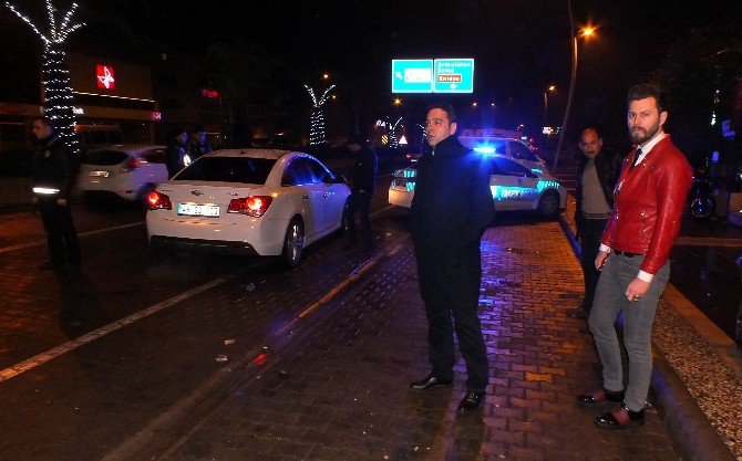 Denetim Yapan Polise Vatandaştan Tatlı Ve Çay İkramı