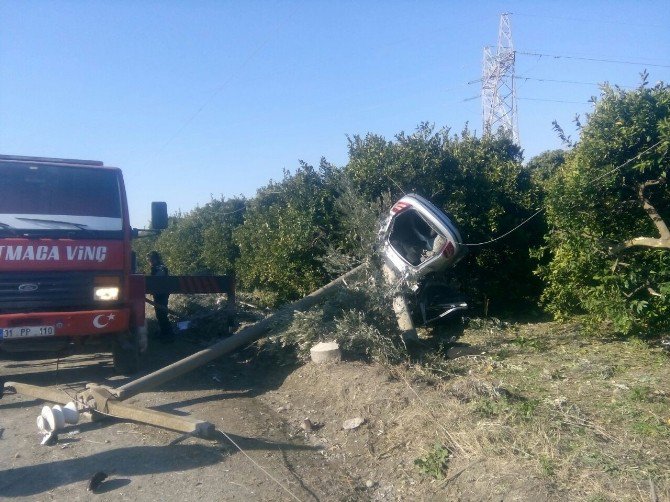 Otomobil Elektrik Direğine Çarptı: 1 Ölü