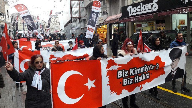 İstiklal Caddesi’nde Teröre Tepki Yürüyüşü