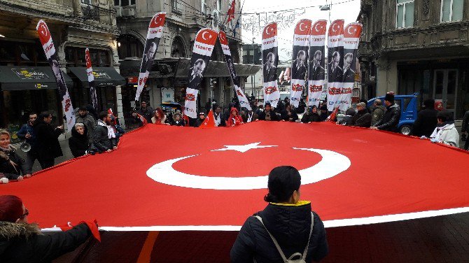 İstiklal Caddesi’nde Teröre Tepki Yürüyüşü