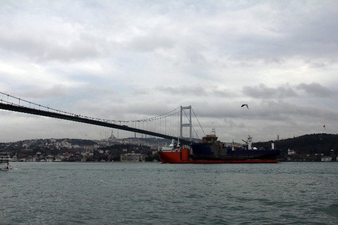 İstanbul Boğazı’nda İlginç Görüntü