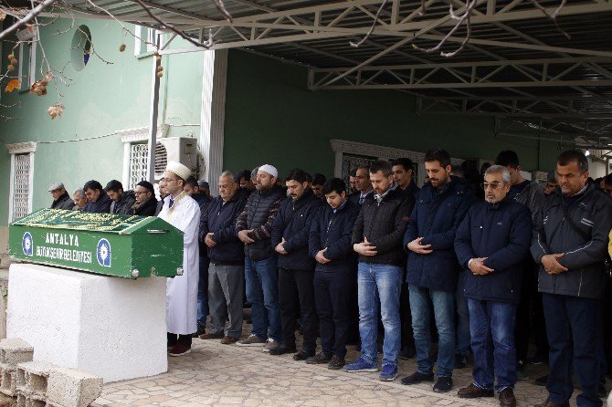 Zeytinburnu’nda Binanın Çökmesi Sonucu Ölen Mehmet Akbaş Toprağa Verildi