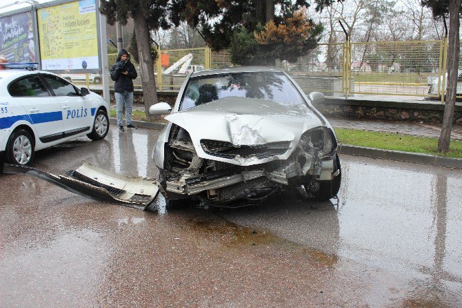 Kocaeli’de Trafik Kazası: 1 Yaralı