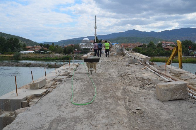 Koyunbaba Köprüsü’ndeki Restorasyon Çalışmalarının Durmasına Tepki