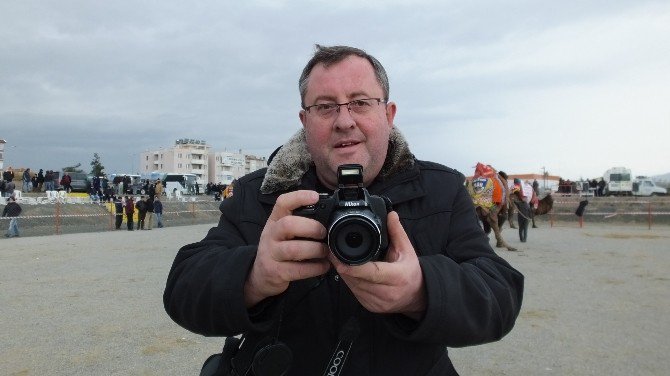 Deve Güreşini Fotoğraflamak İçin Çanakkale’den Geldi