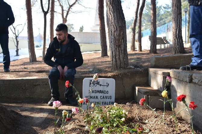 Silah Arkadaşları Şehit Piyade Uzman Çavuş Yalçın’ın Kabrini Ziyaret Etti