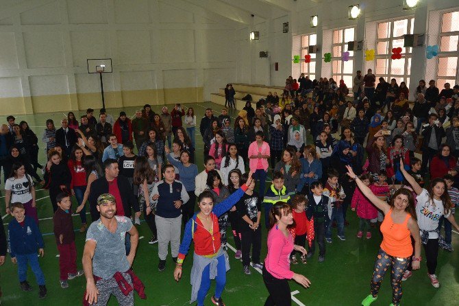 Engelli Öğrenciler ’Zumba’ Yaptı