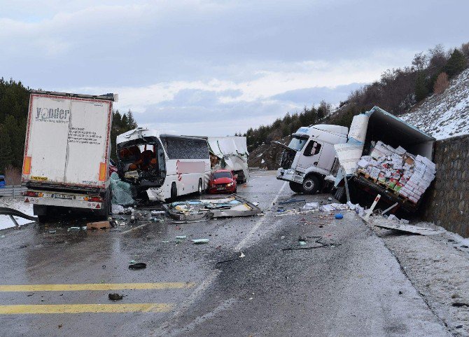 Afyonkarahisar’da Zincirleme Trafik Kazası (2)