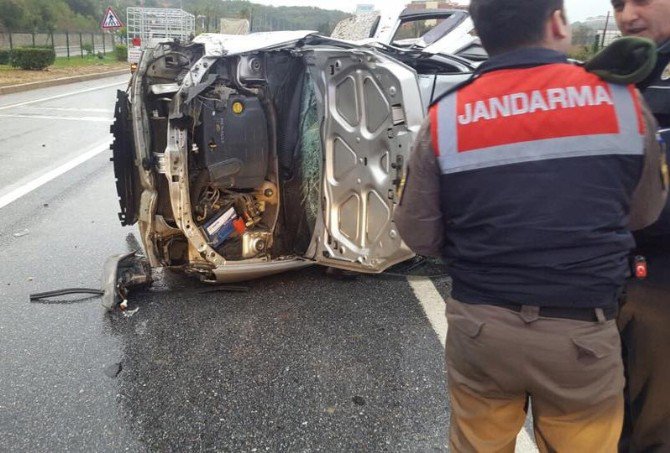 Karşı Şeride Geçen Otomobil Takla Attı: 1 Yaralı