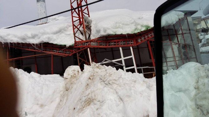 Anamur’da Yayla Evlerinin Çatıları Kara Dayanamadı