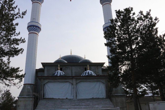 Aydınlık Evler Camii Milletvekili Bayram’ın Girişimi İle Tamamlanacak