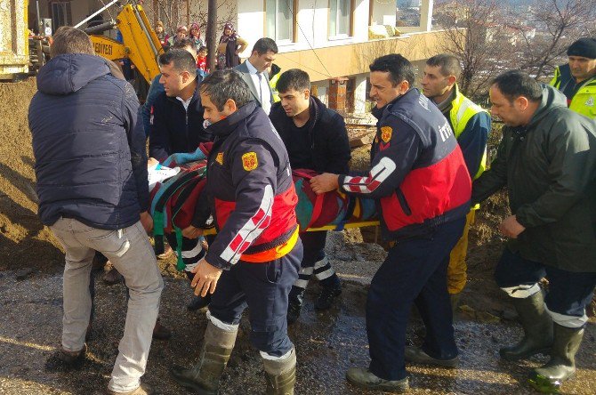 Belediye İşçisi Göçük Altında Kaldı