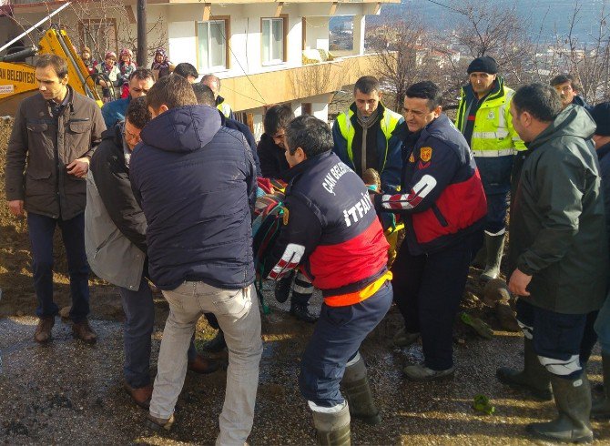 Belediye İşçisi Göçük Altında Kaldı