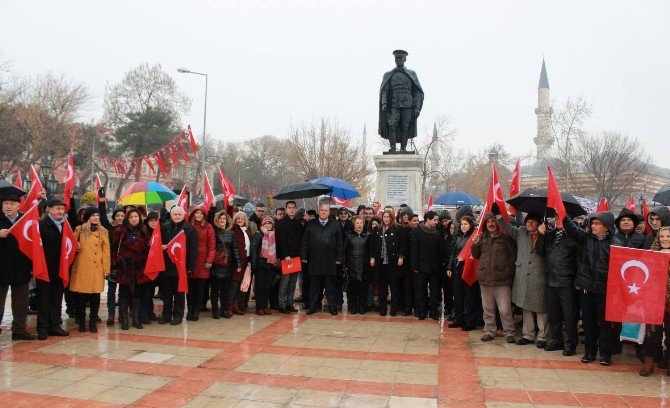 Edirne’de Chp’lilerden ‘Ayağa Kalkıyoruz’ Eylemi