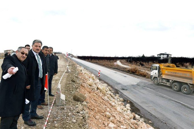 Dilek’teki Yol Çalışmaları Devam Ediyor