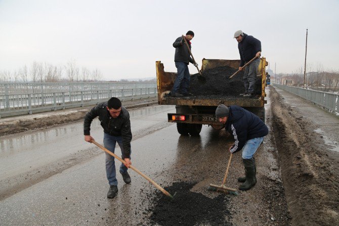 Bozulan Yollar Tamir Ediliyor