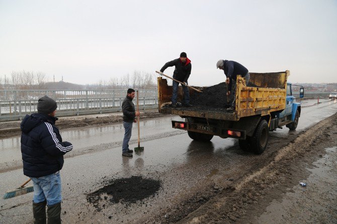 Bozulan Yollar Tamir Ediliyor