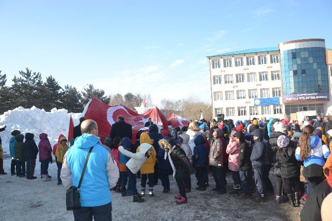 “Kardaki İz” Konulu Kardan Heykel Sergisi Açıldı